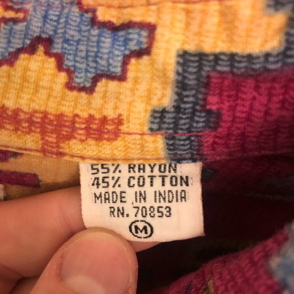 Women’s unique geometric pattern button up style shirt - Picture 3 of 4